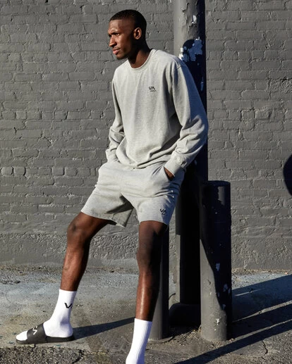 RVCA VA ESSENTIAL CREWNECK SWEATSHIRT 1 RVCA VA ESSENTIAL CREWNECK SWEATSHIRT