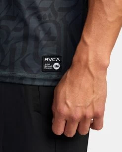 RVCA THUG ROSE SPORT VENT PERFORMANCE SHORT SLEEVE TOP -Rvca avykt00284 rvcaw blk dtl3