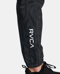 RVCA THUG ROSE YOGGER TECHNICAL JOGGERS 10 RVCA THUG ROSE YOGGER TECHNICAL JOGGERS -Rvca avynp00192 rvcaw blk dtl3