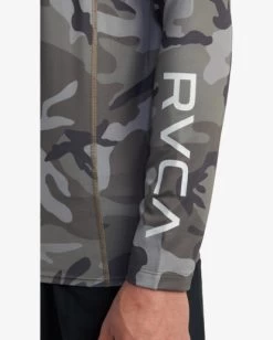 RVCA LONG SLEEVE RASHGUARD -Rvca avywr00119 rvcaw cam dtl2