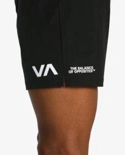 RVCA FIGHT SCRAPPER ELASTIC WALKSHORTS 15" 10 RVCA FIGHT SCRAPPER ELASTIC WALKSHORTS 15" -Rvca avyws00213 rvcaw blk dtl3