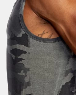 RVCA SPORT VENT TANK TOP 11 RVCA SPORT VENT TANK TOP -Rvca v9031rst rvcaw cam dtl3